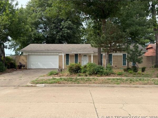 514 E Center Street , Collinsville, OK 74021