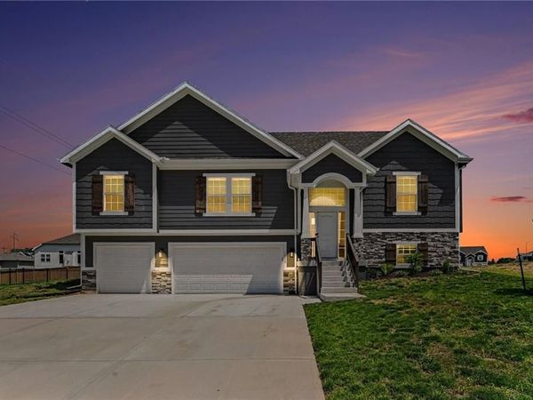 1018 Jasmine Drive, Liberty, MO 64068