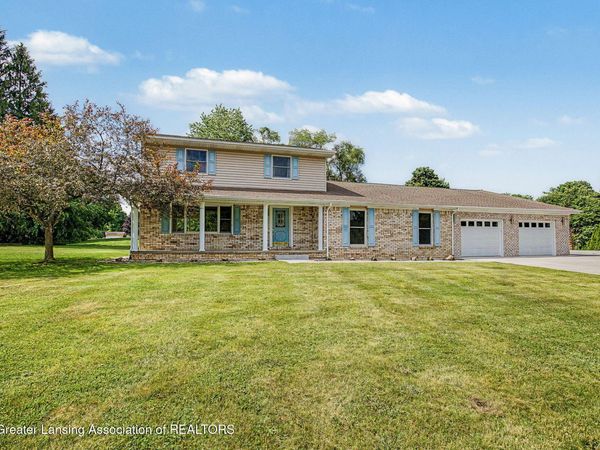 106 Wedgewood Court, Charlotte, MI 48813