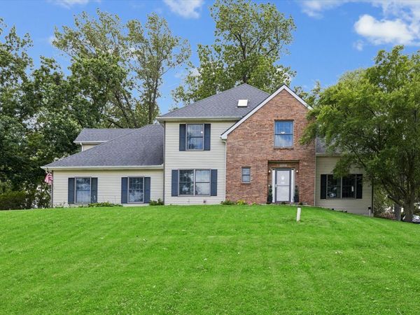 3451 Valley Oaks Drive , Clinton, IA 52732