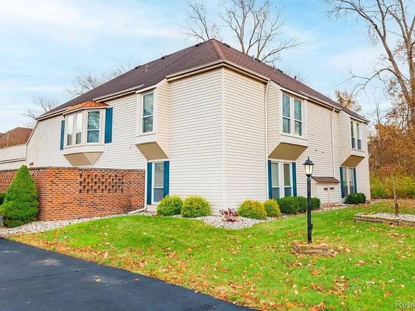 8253 COLONY, Unit 1, Grosse Ile, MI 48138