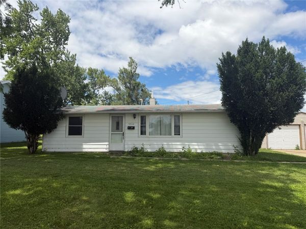 5534 Klinger Street SW, Cedar Rapids, IA 52404