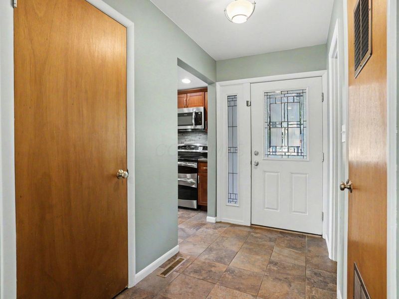 3335 Darbyshire Drive, Hilliard, OH 43026 Photo 6