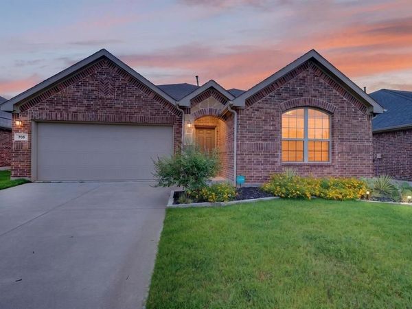 705 Pearl Way, Arlington, TX 76002