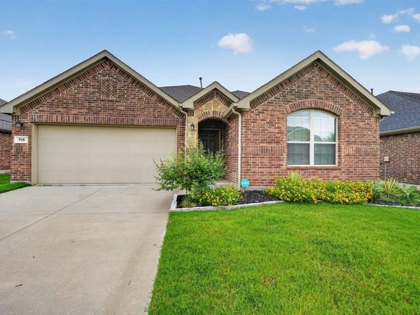 705 Pearl Way, Arlington, TX 76002