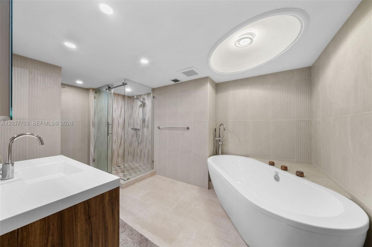 1865 S Ocean Dr , Unit 16B, Hallandale Beach, FL 33009 Photo