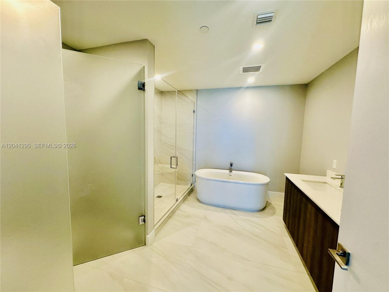 17550 Collins Ave , Unit 803, Sunny Isles Beach, FL 33160 Photo