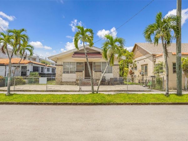 1468 SW 2nd St , Miami, FL 33135