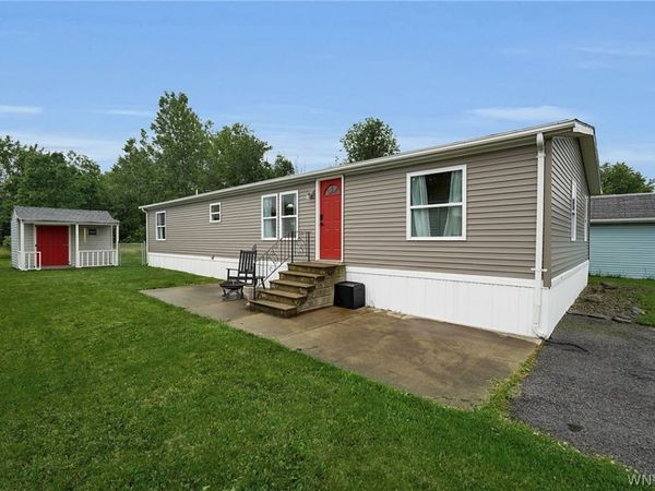 1139 Lockwood Dr , Lockport, NY 14094