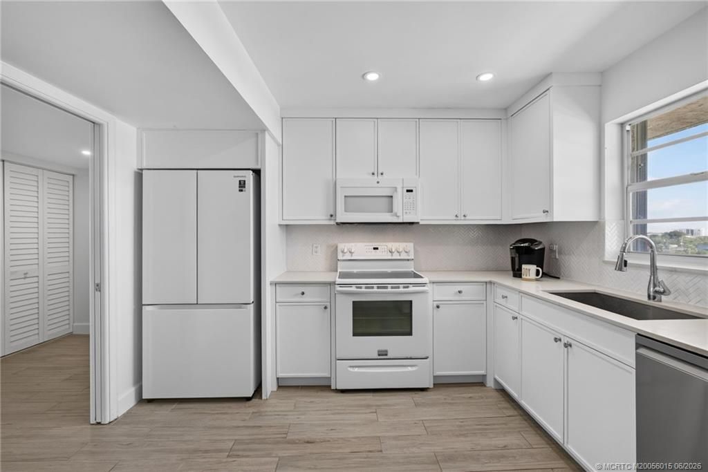 801 Lake Shore Drive, Unit 716, Lake Park, FL 33403 Photo