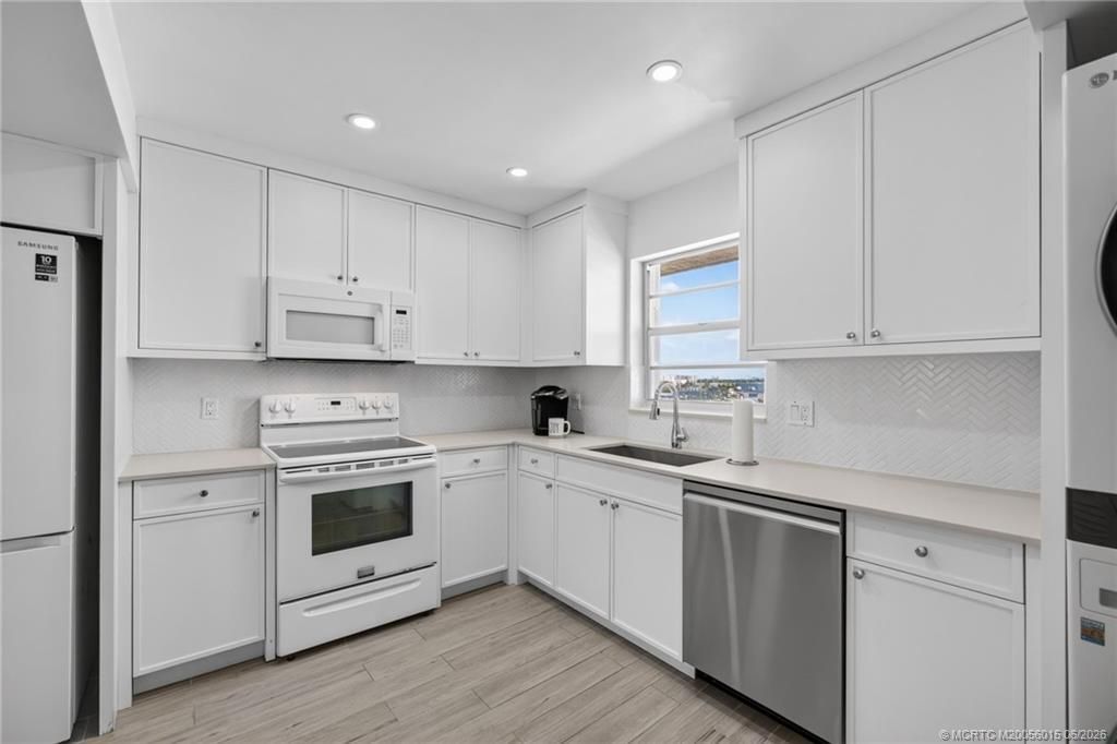 801 Lake Shore Drive, Unit 716, Lake Park, FL 33403 Photo