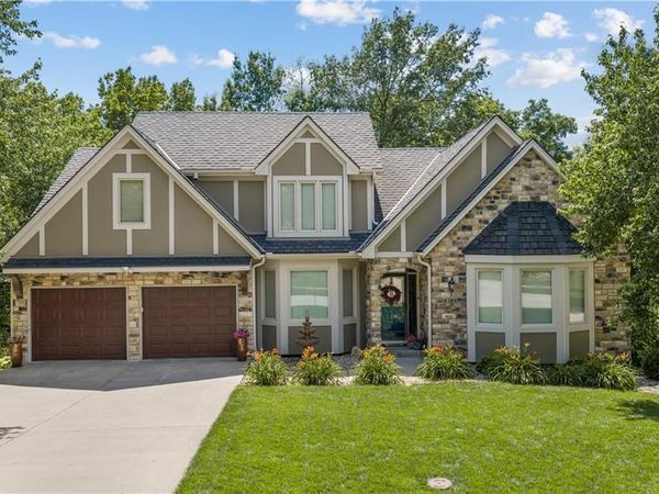 4208 NE Courtney Drive, Lee's Summit, MO 64064