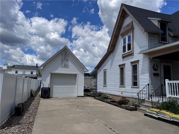 237 N Broadway , Medina, OH 44256