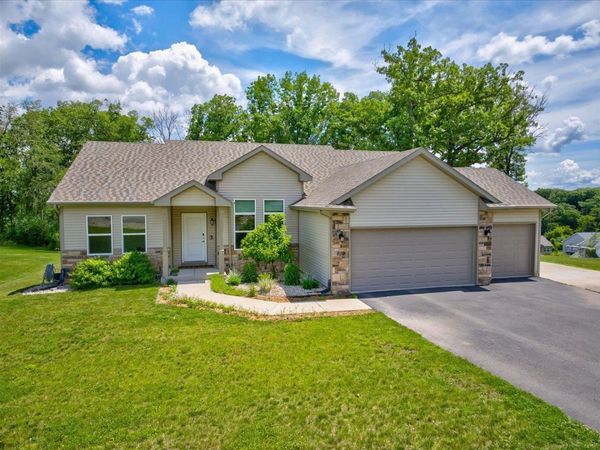 932 E Lauderdale Court, Edgerton, WI 53534