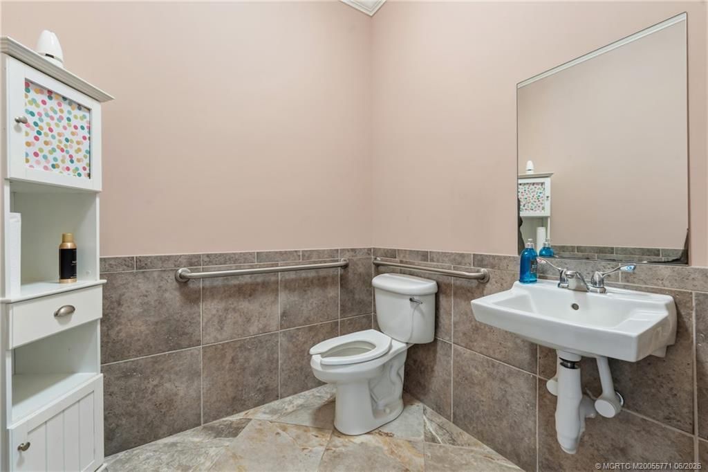 3193 SE Dixie Highway , Stuart, FL 34997 Photo