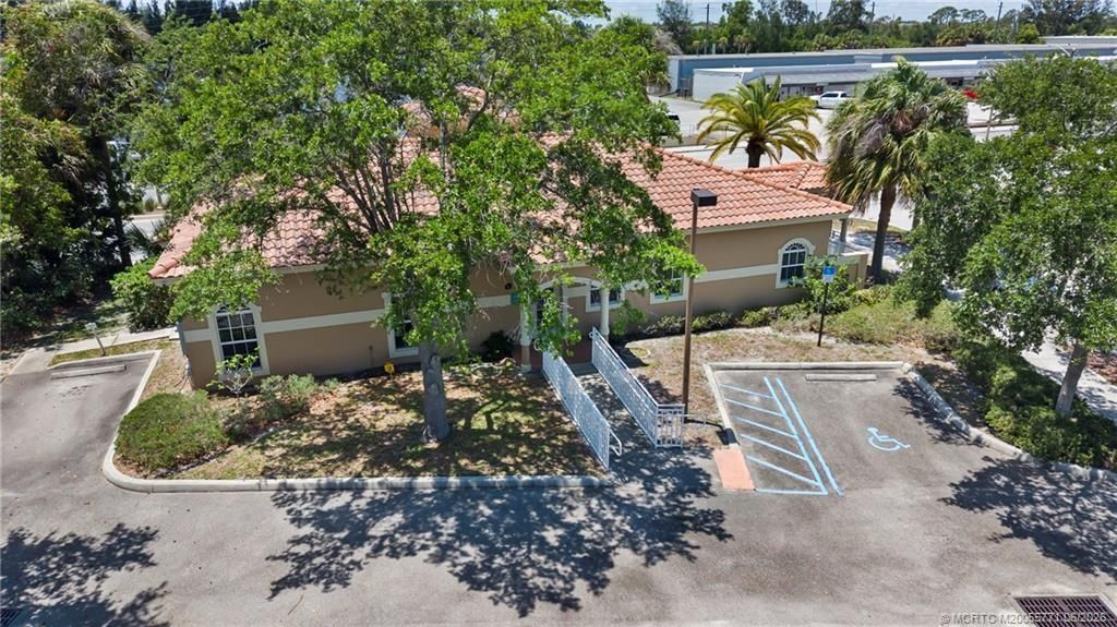 3193 SE Dixie Highway , Stuart, FL 34997 Photo