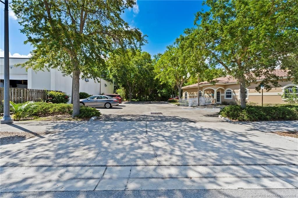 3193 SE Dixie Highway , Stuart, FL 34997 Photo