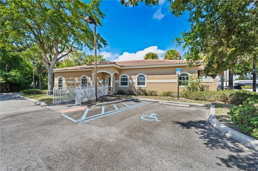 3193 SE Dixie Highway , Stuart, FL 34997 Photo