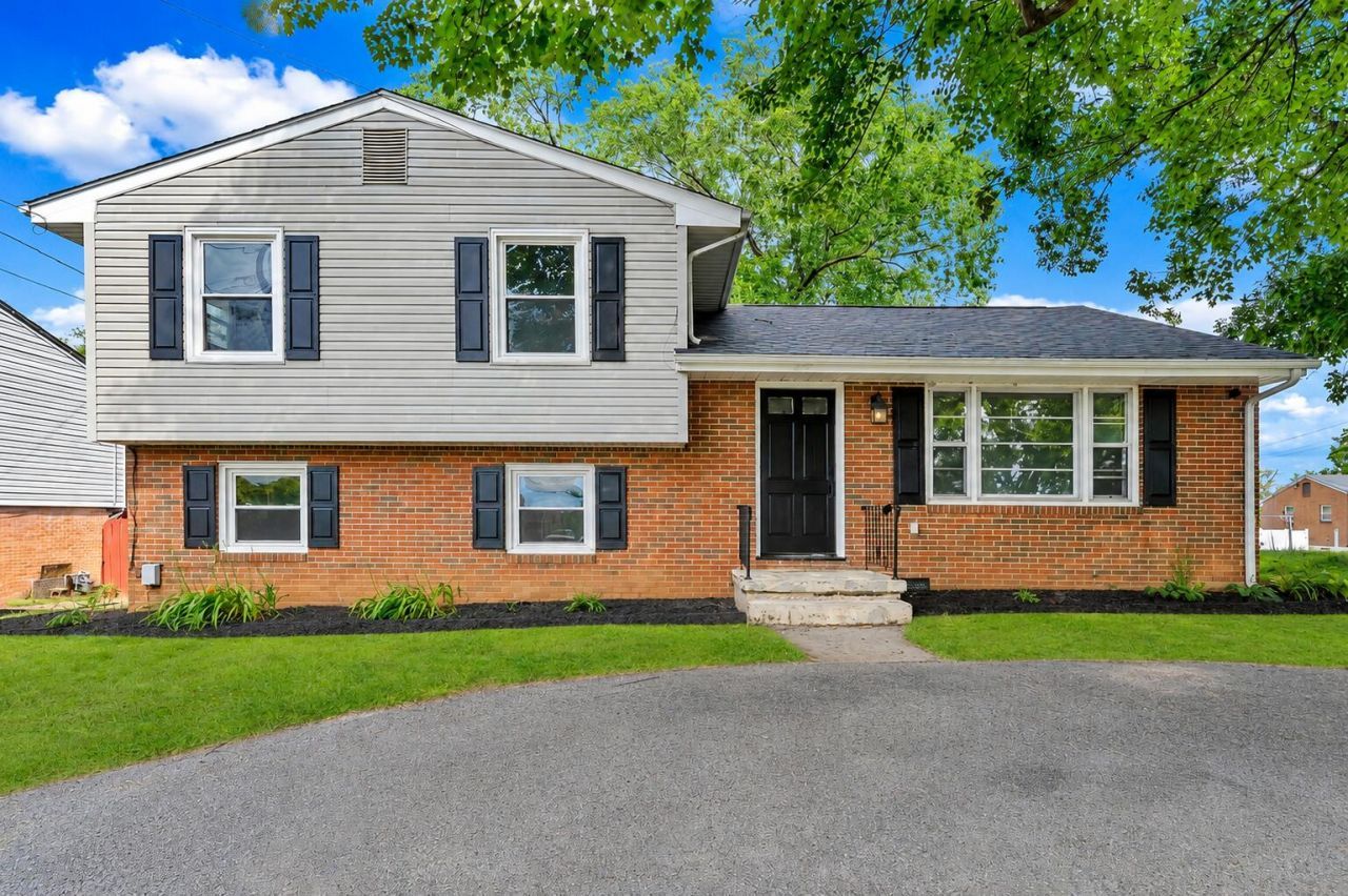 678 E Augusta Ave, Vinton, VA 24179 Main Photo