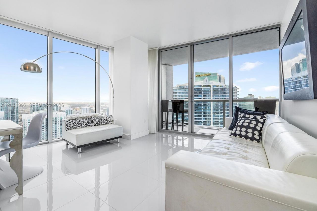 475 Brickell Ave, Unit 4715, Miami, FL 33131 Photo