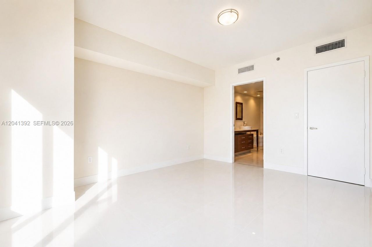 475 Brickell Ave, Unit 4715, Miami, FL 33131 Photo