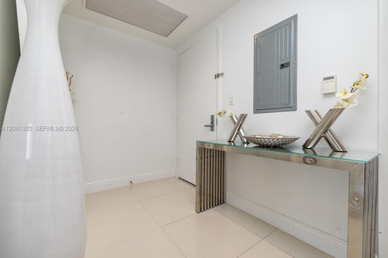 475 Brickell Ave, Unit 4715, Miami, FL 33131 Photo