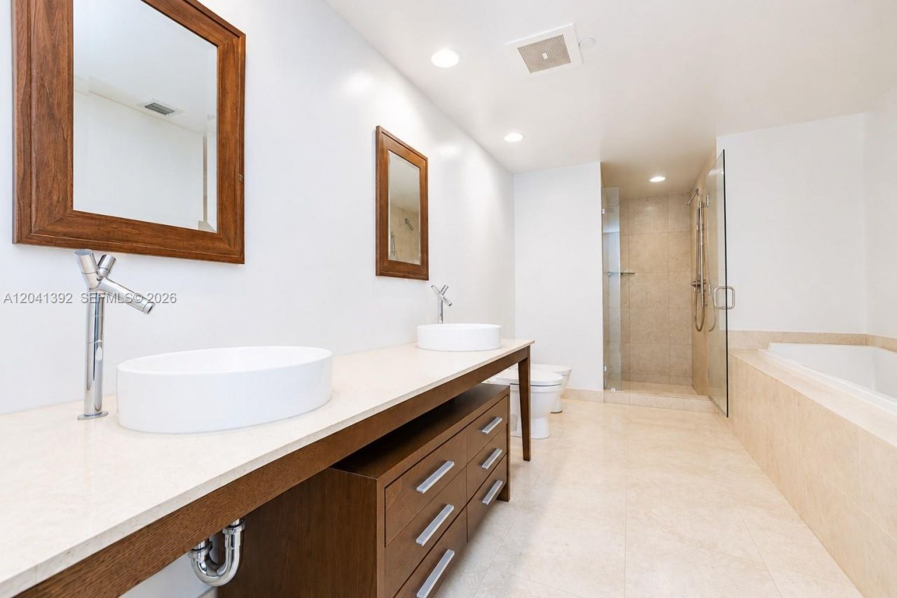 475 Brickell Ave, Unit 4715, Miami, FL 33131 Photo