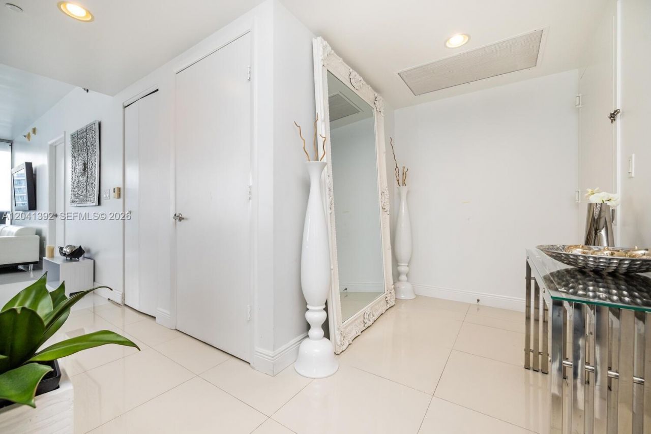 475 Brickell Ave, Unit 4715, Miami, FL 33131 Photo