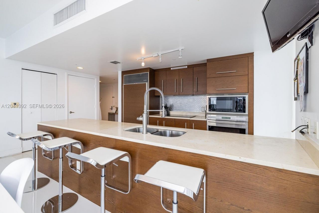 475 Brickell Ave, Unit 4715, Miami, FL 33131 Photo