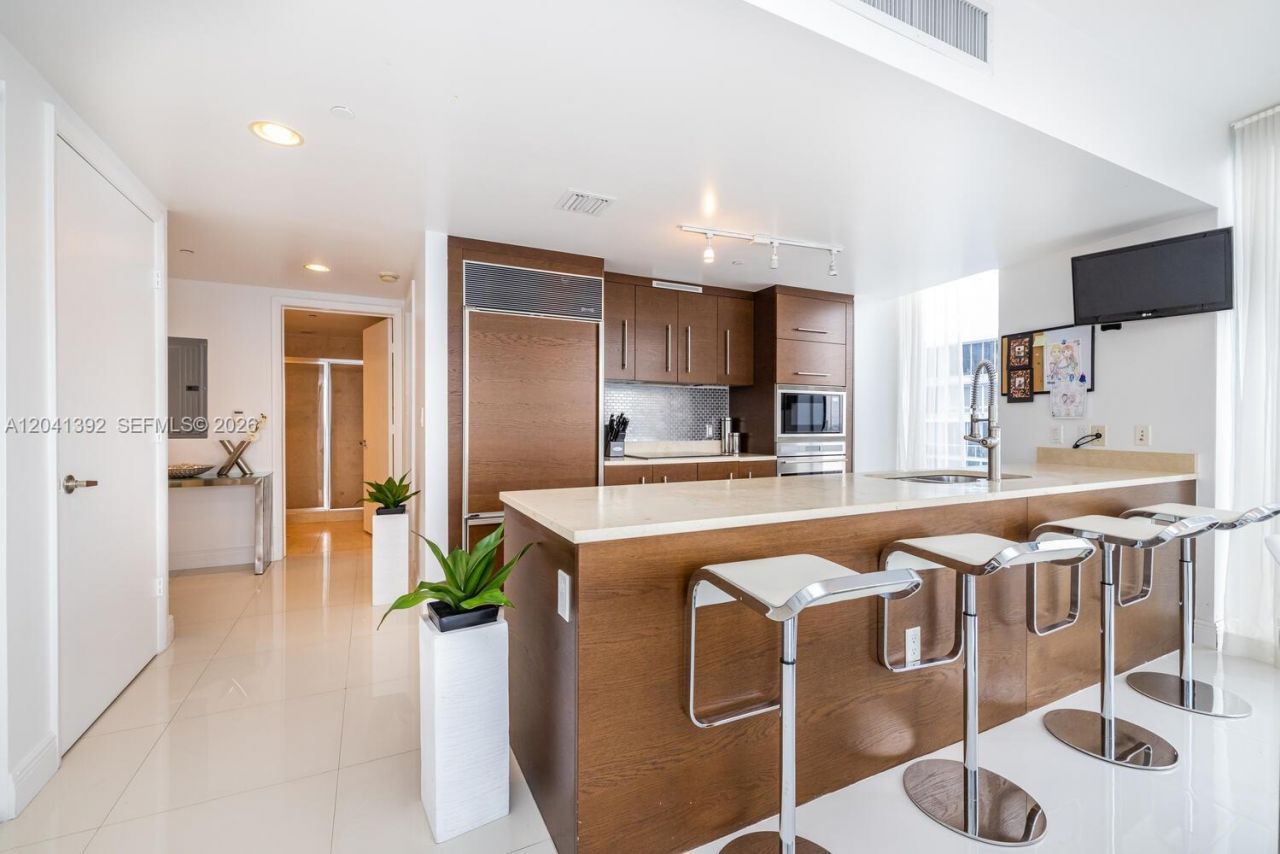 475 Brickell Ave, Unit 4715, Miami, FL 33131 Photo