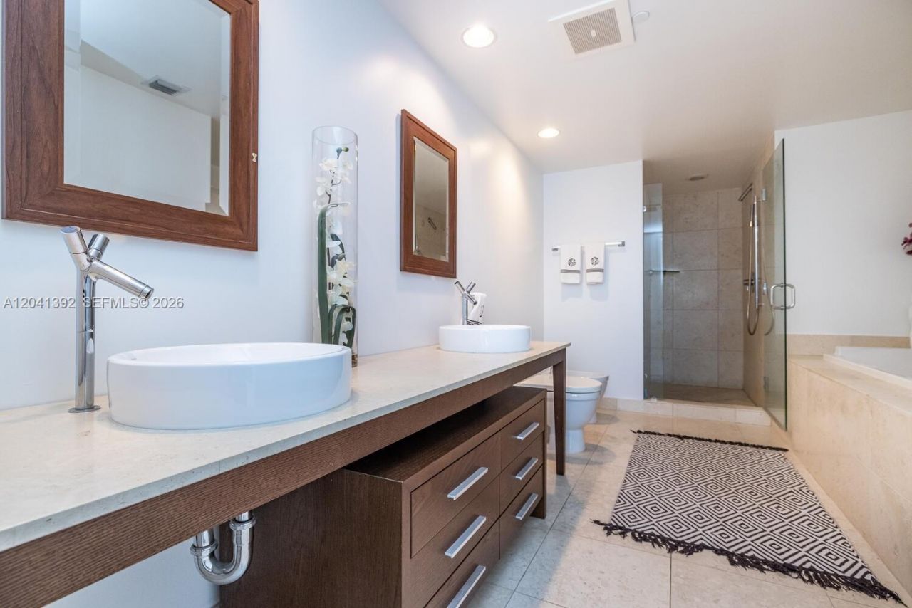 475 Brickell Ave, Unit 4715, Miami, FL 33131 Photo