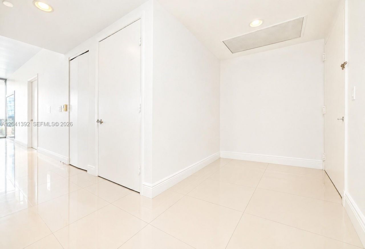 475 Brickell Ave, Unit 4715, Miami, FL 33131 Photo