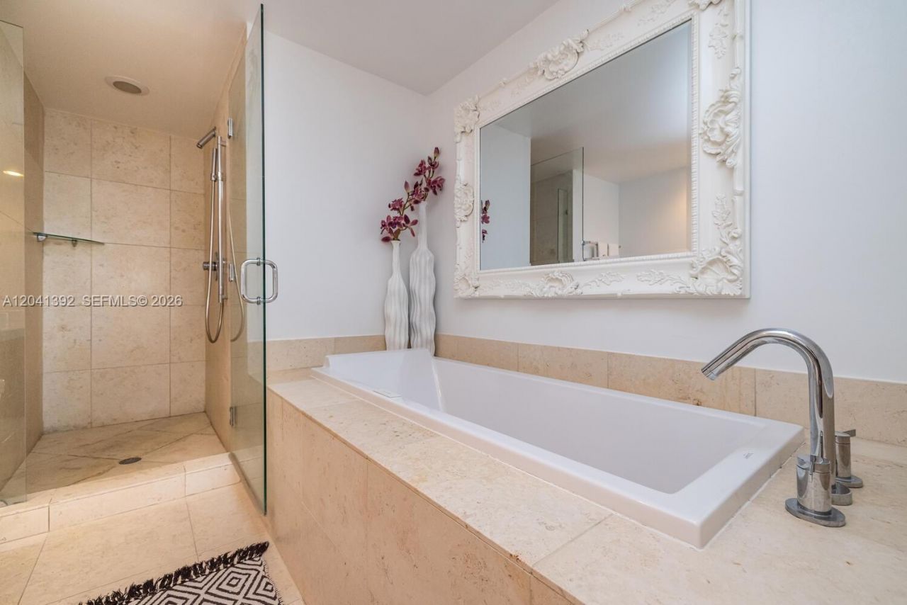 475 Brickell Ave, Unit 4715, Miami, FL 33131 Photo