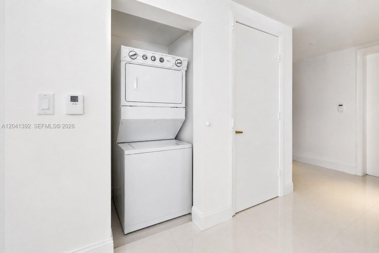 475 Brickell Ave, Unit 4715, Miami, FL 33131 Photo