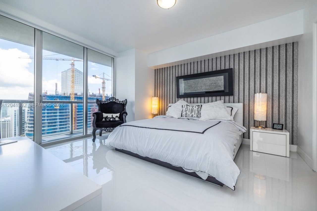 475 Brickell Ave, Unit 4715, Miami, FL 33131 Photo