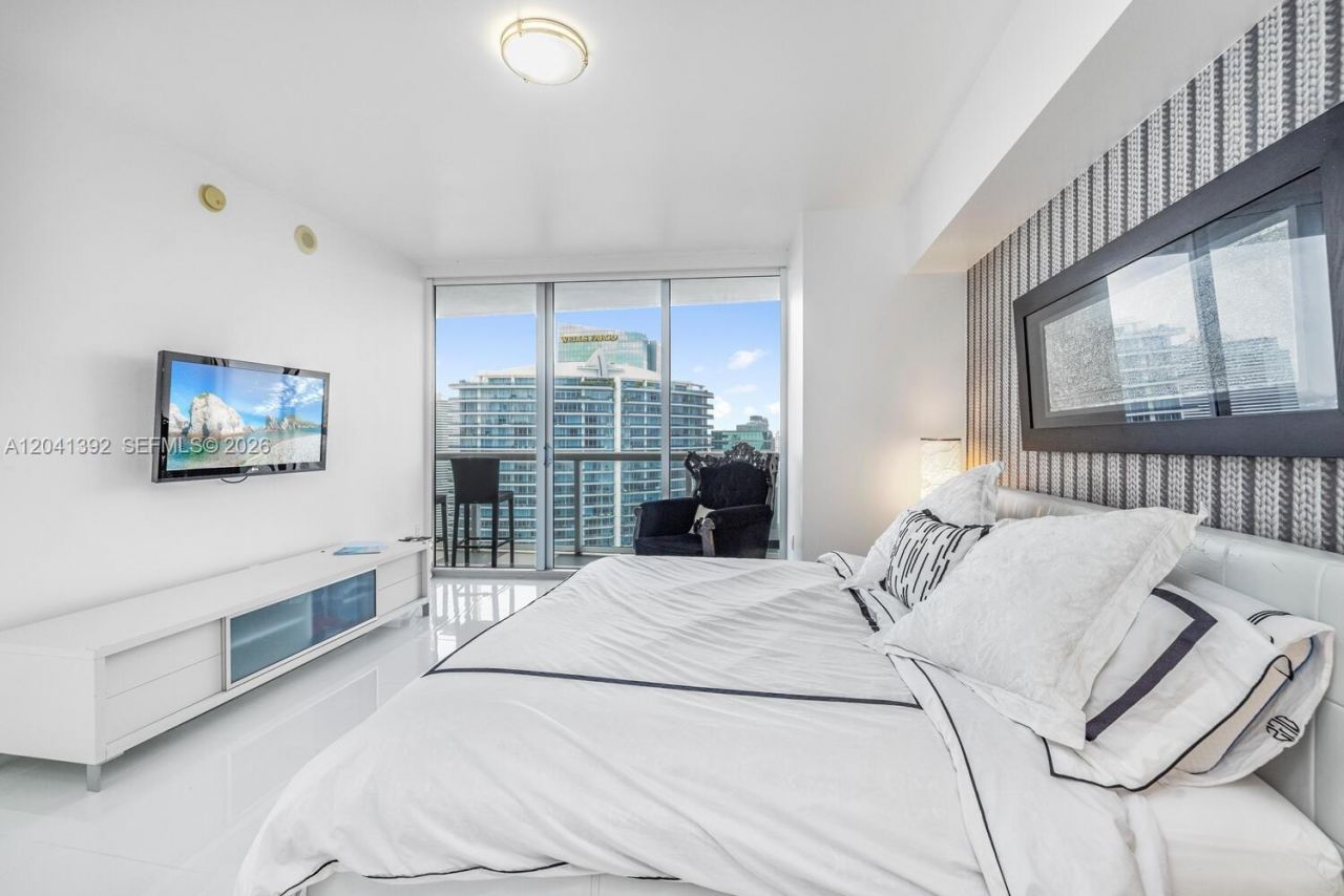 475 Brickell Ave, Unit 4715, Miami, FL 33131 Photo