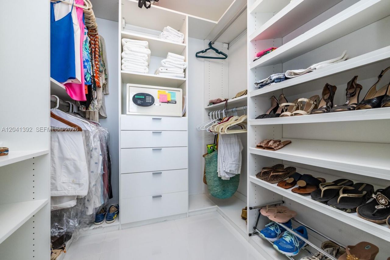 475 Brickell Ave, Unit 4715, Miami, FL 33131 Photo