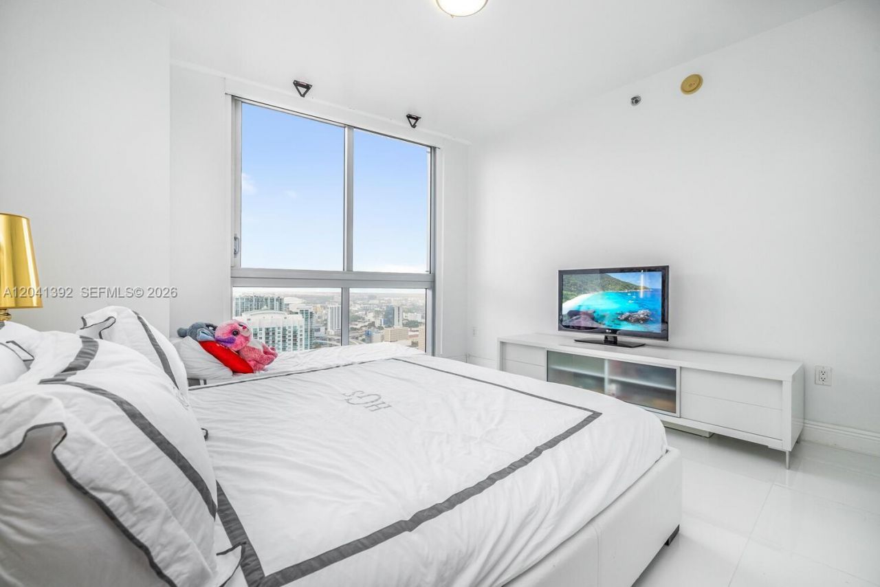 475 Brickell Ave, Unit 4715, Miami, FL 33131 Photo