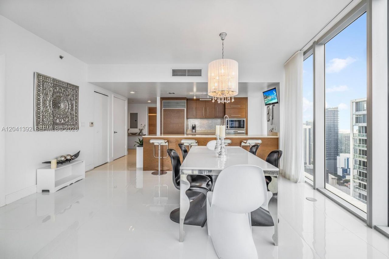 475 Brickell Ave, Unit 4715, Miami, FL 33131 Photo