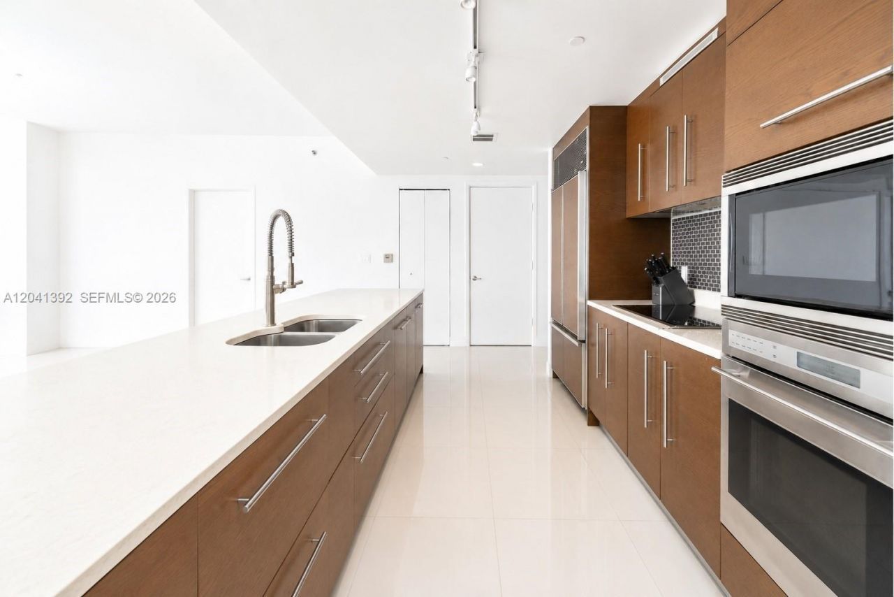 475 Brickell Ave, Unit 4715, Miami, FL 33131 Photo