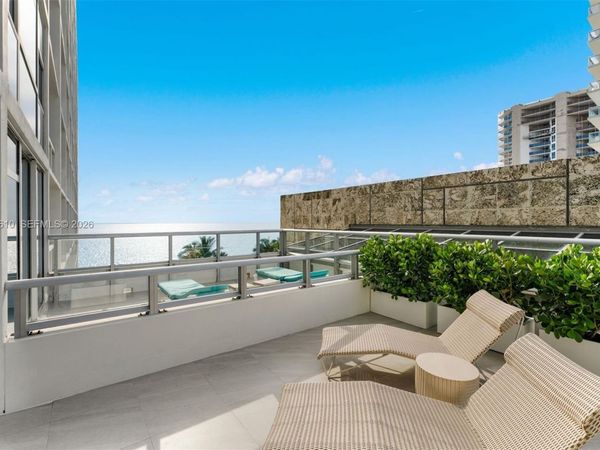 6801 Collins Ave , Unit DOOR 606, Miami Beach, FL 33141