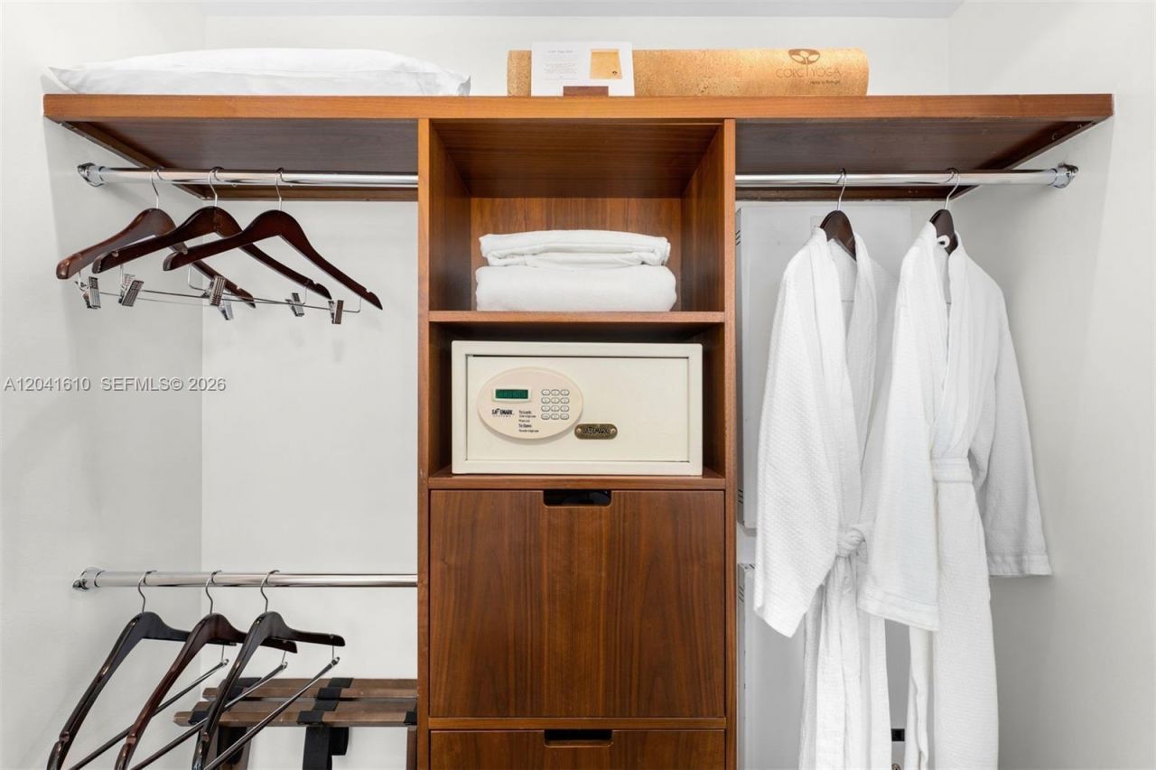6801 Collins Ave, Unit DOOR 606, Miami Beach, FL 33141 Photo