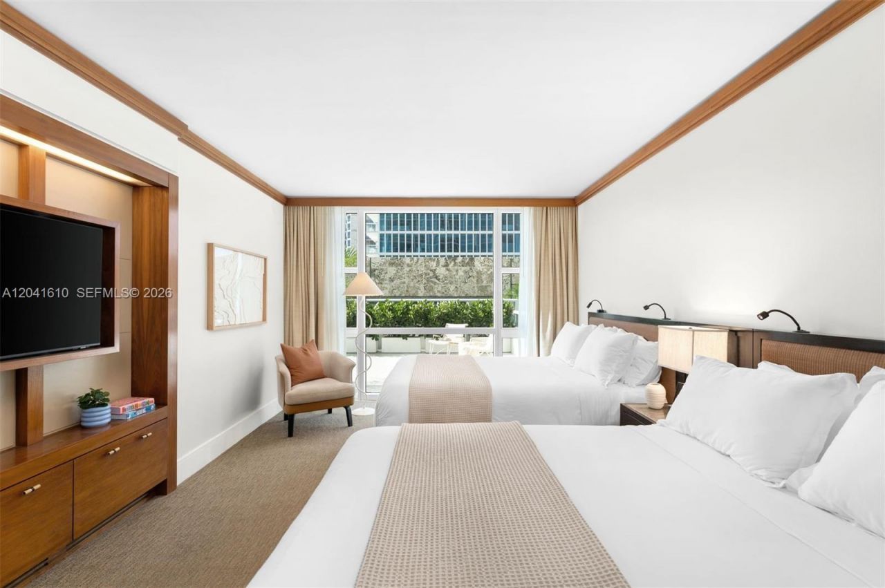 6801 Collins Ave, Unit DOOR 606, Miami Beach, FL 33141 Photo