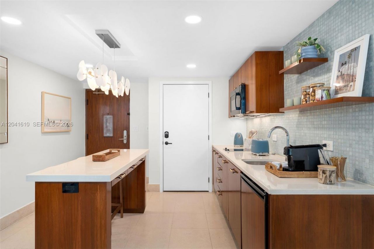 6801 Collins Ave, Unit DOOR 606, Miami Beach, FL 33141 Photo