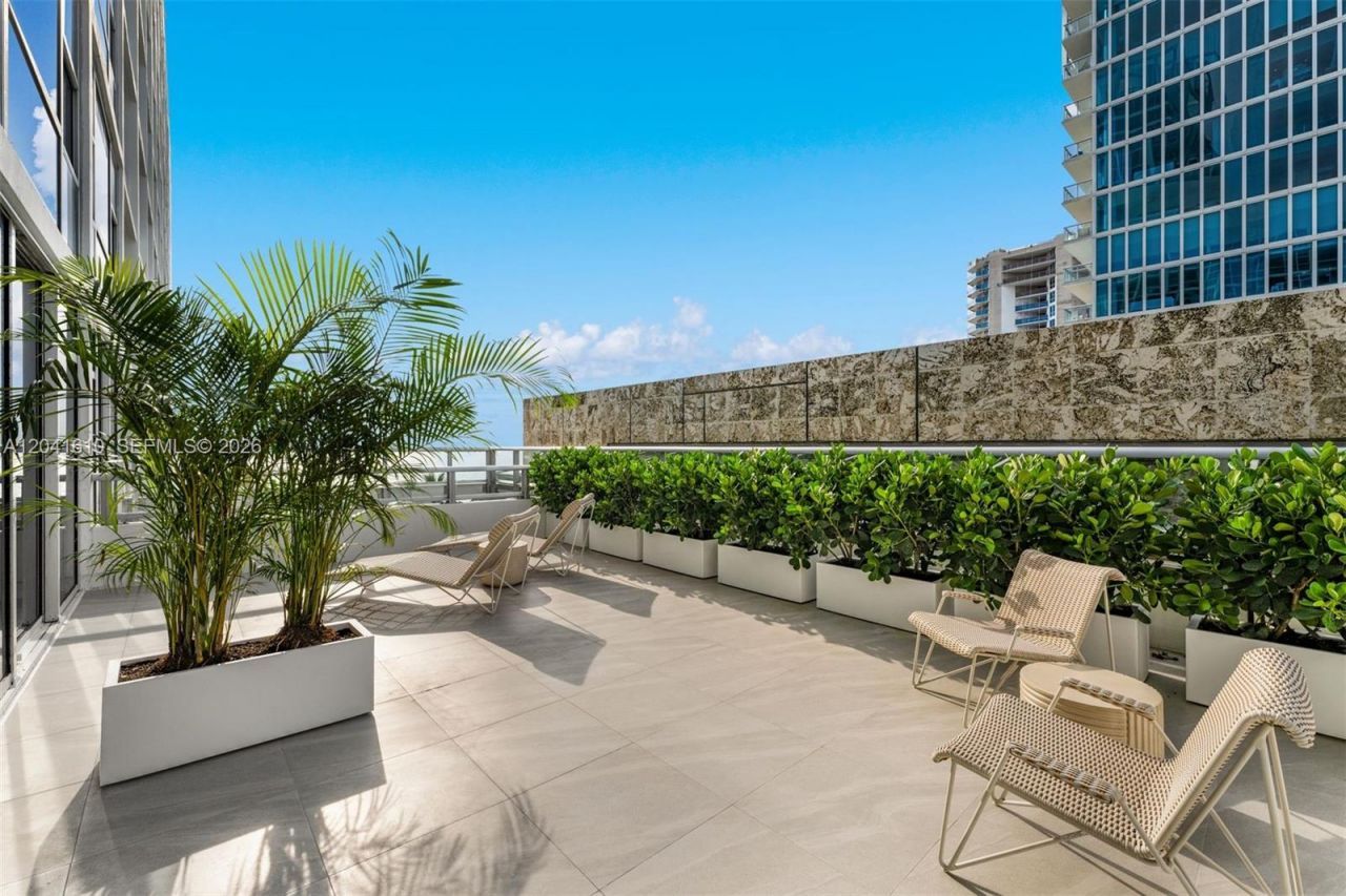 6801 Collins Ave, Unit DOOR 606, Miami Beach, FL 33141 Photo
