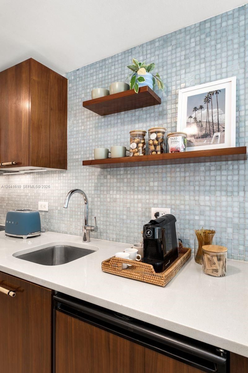6801 Collins Ave, Unit DOOR 606, Miami Beach, FL 33141 Photo
