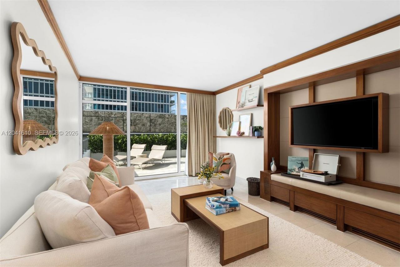 6801 Collins Ave, Unit DOOR 606, Miami Beach, FL 33141 Photo