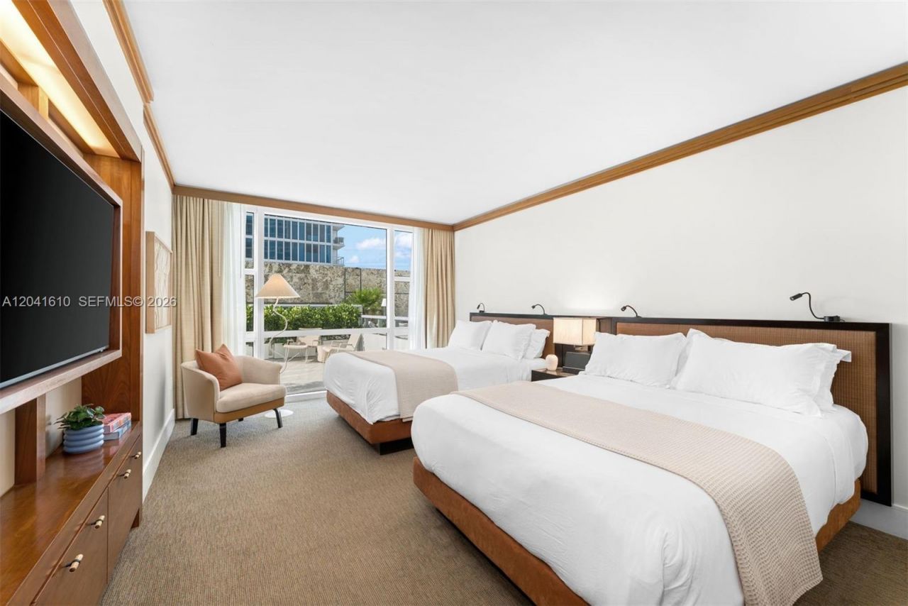 6801 Collins Ave, Unit DOOR 606, Miami Beach, FL 33141 Photo