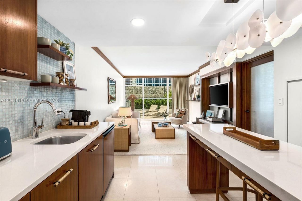6801 Collins Ave, Unit DOOR 606, Miami Beach, FL 33141 Photo