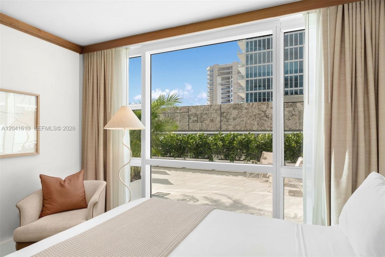 6801 Collins Ave, Unit DOOR 606, Miami Beach, FL 33141 Photo